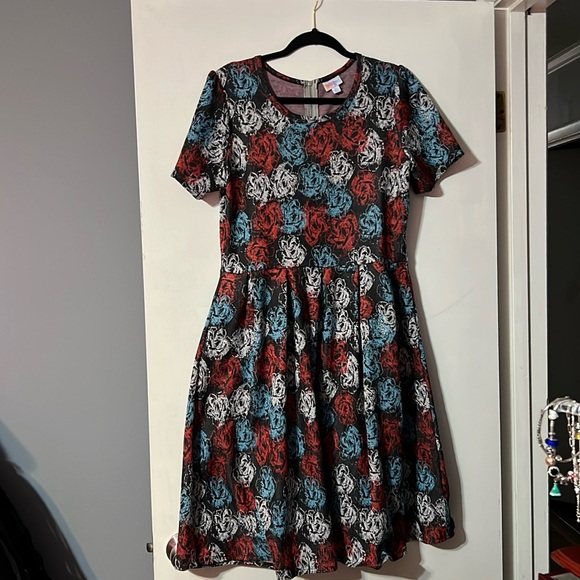 Lularoe Amelia - Picture 1 of 4